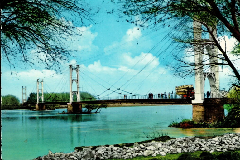 جسر دير الزور المعلق